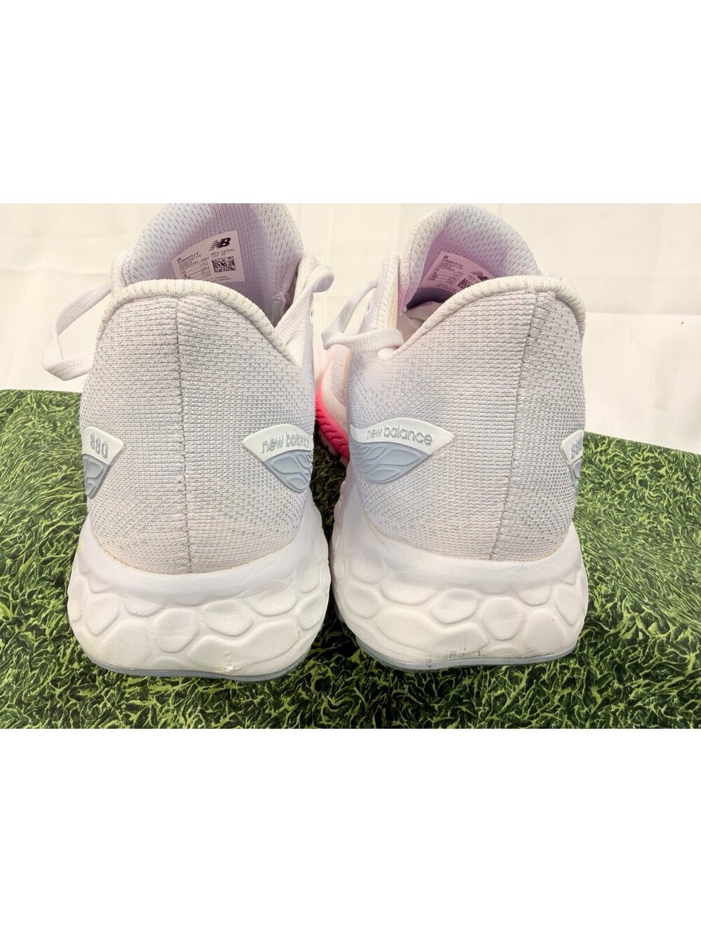 New Balance Fresh Foam 880v12 Sneakers - Womens US 8 - Grey/Pink Shoes Preloved - Picture 7 of 9